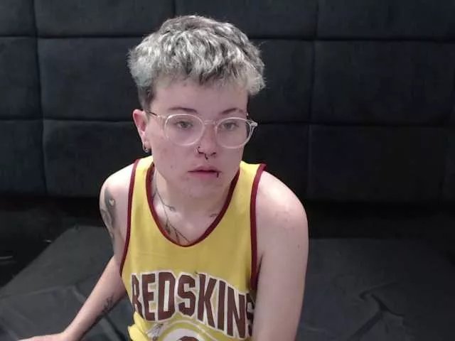 Offline EmmilyAndCriis on BongaCams