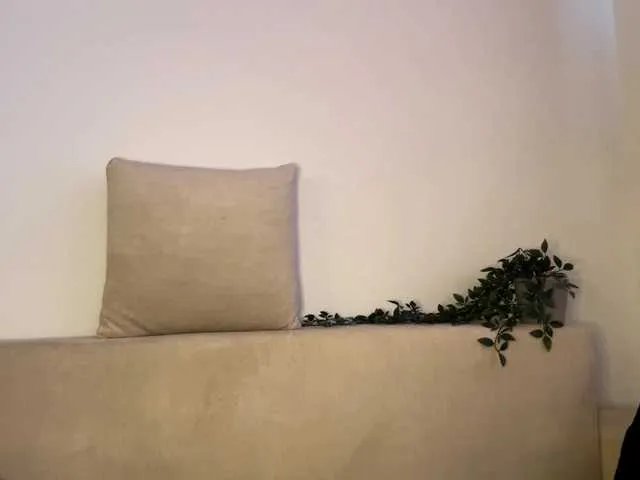 EvonneHeally — Eye contact  @sofar @remain @total