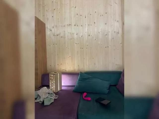 Freechat Feramonaa on BongaCams