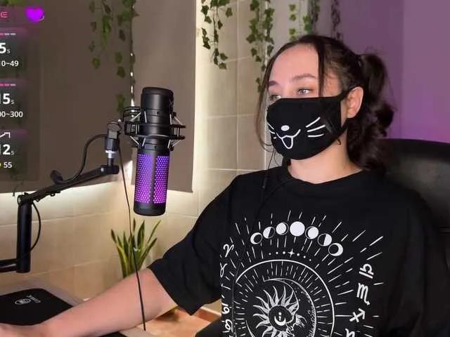 Offline GummyPeach on BongaCams