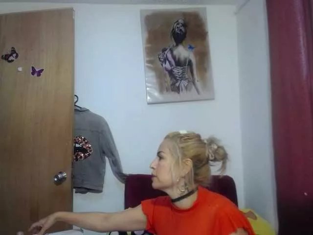 Offline harlyqueen1 on BongaCams