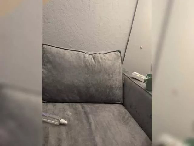 Offline helenmax2005 on BongaCams