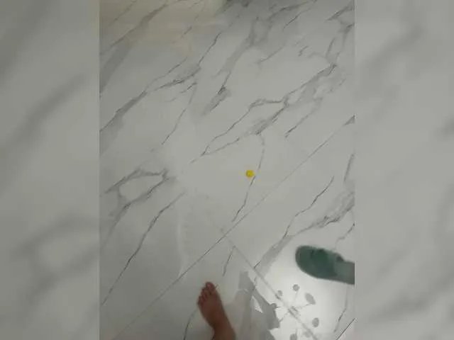 Offline helenmax2005 on BongaCams