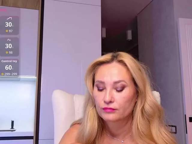 Freechat hold-me-tight on BongaCams