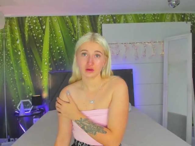 Offline HollyTaillor on BongaCams