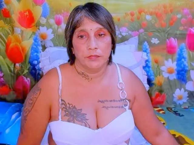 Offline indianroxy on BongaCams