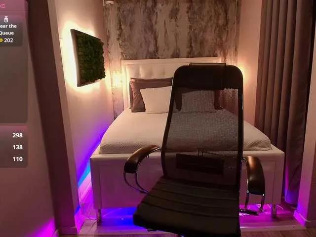 BongaCams JessicaFoxie is Freechat JessicaFoxie — My main sexual fantasy is to feel my pussy rubbing against a man's face. I want to try to dominate a man, to lead him on a leash. In sex, I am sensual and gentle.