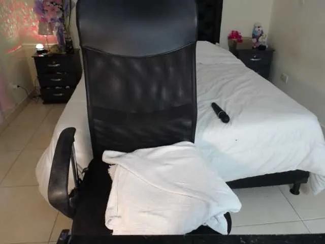 Offline julietamanson1 on BongaCams