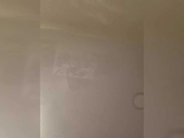 Offline Kira183 on BongaCams