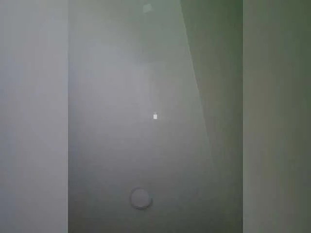 Offline Kira183 on BongaCams