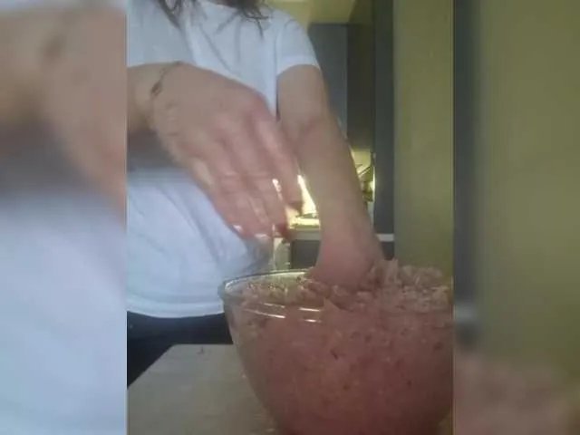 Offline Kira183 on BongaCams