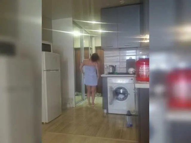 Offline Kira183 on BongaCams