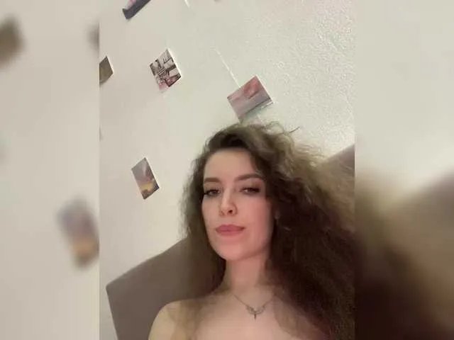 Offline LadyEmily on BongaCams