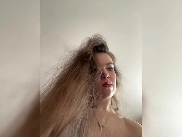 Offline LadyEmily on BongaCams