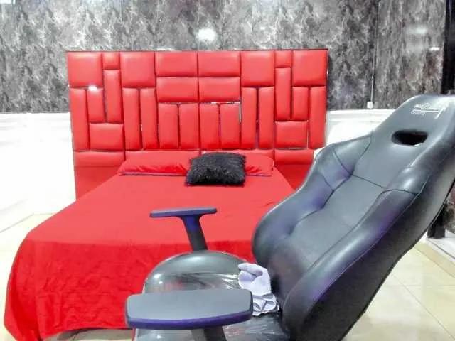 Offline Ladyxmilf on BongaCams