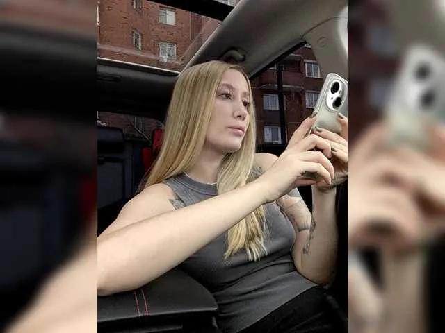 Offline lana-lana03 on BongaCams