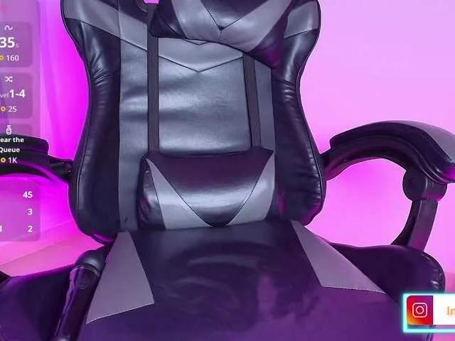 Offline Lenaevans29 on BongaCams