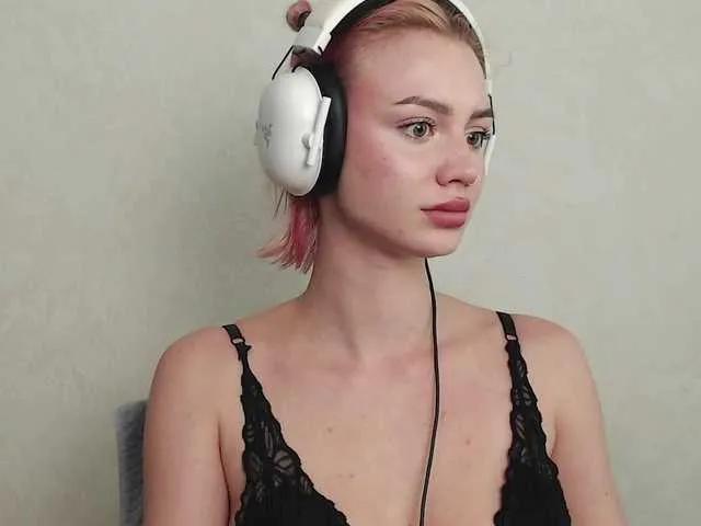 Offline Linaaa on BongaCams