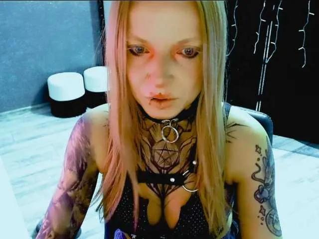 Freechat LisaModel on BongaCams