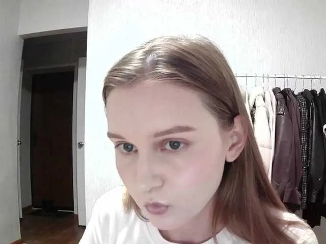 Offline Lola-2 on BongaCams