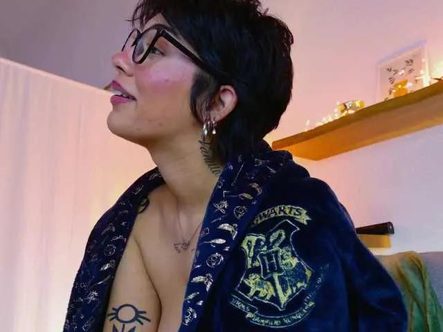 BongaCams LoraShines is Freechat LoraShines — Aaahw, deep talking :)