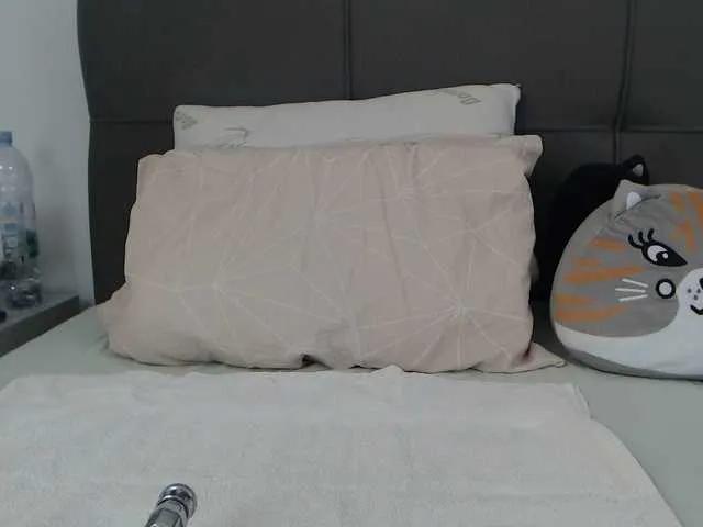 BongaCams Loryxx is Freechat Loryxx — Tips, guys just TIPS. ;)