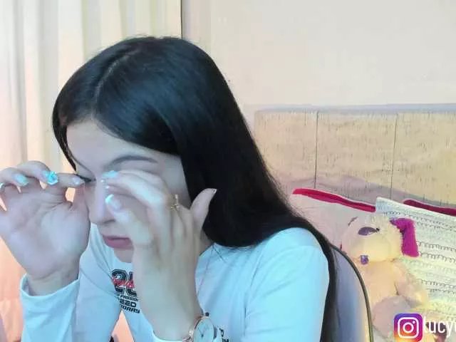 Offline LucyEvanss on BongaCams