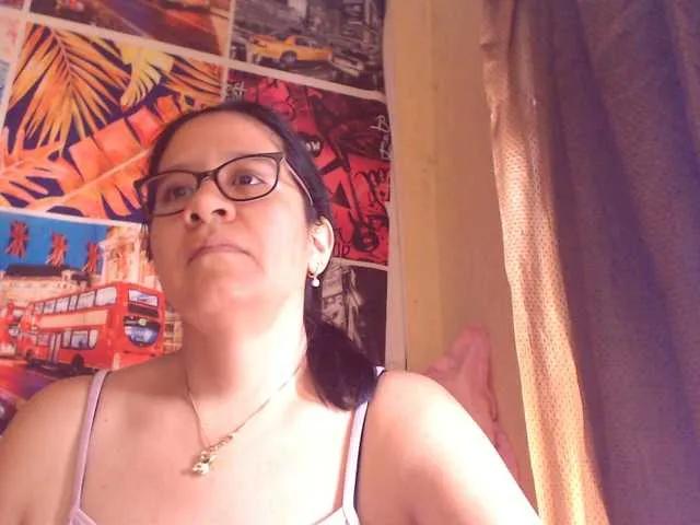 Freechat lucyLUxxx on BongaCams