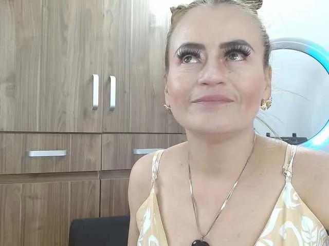 Freechat MAGHENTA on BongaCams