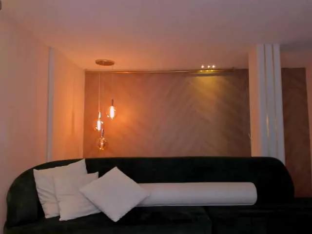 Freechat MaiaCollins1 on BongaCams