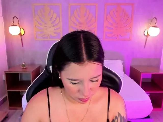 Offline majo-rose on BongaCams