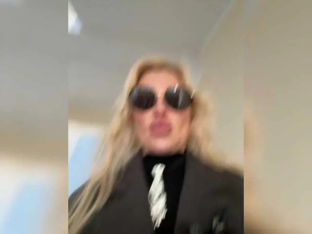 Offline Margo77-1 on BongaCams