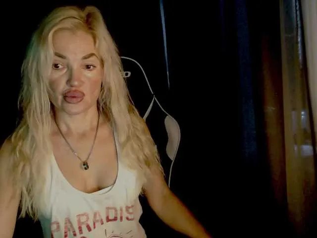 Offline Margo77-1 on BongaCams