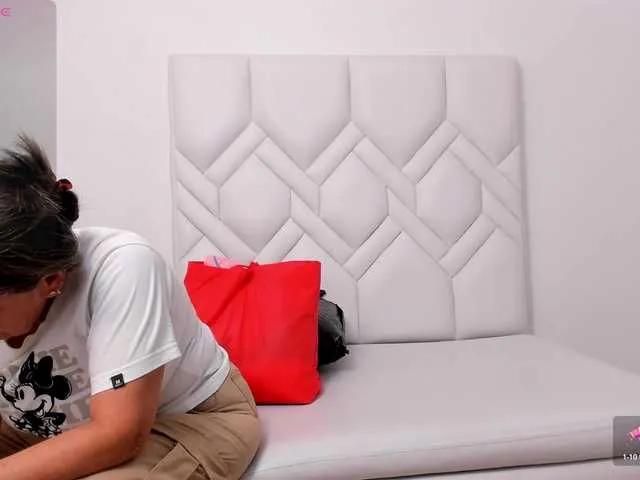 Freechat MatureNewbie on BongaCams