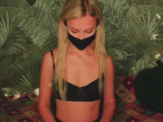 Offline Meeeeow on BongaCams