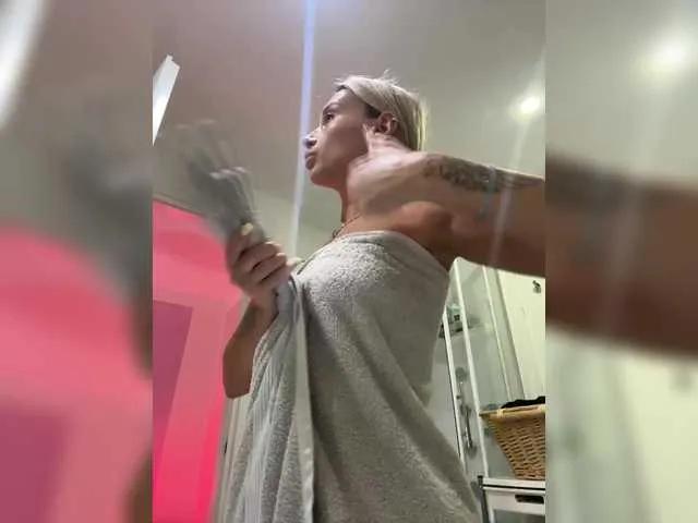 Offline merrybaby on BongaCams