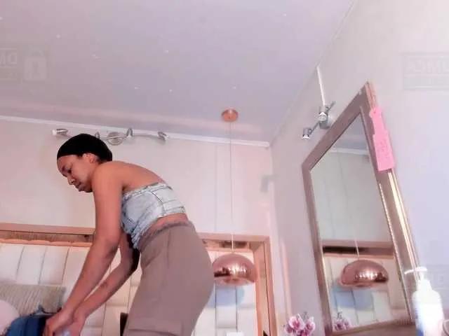 Offline Mikeyla-Russo on BongaCams