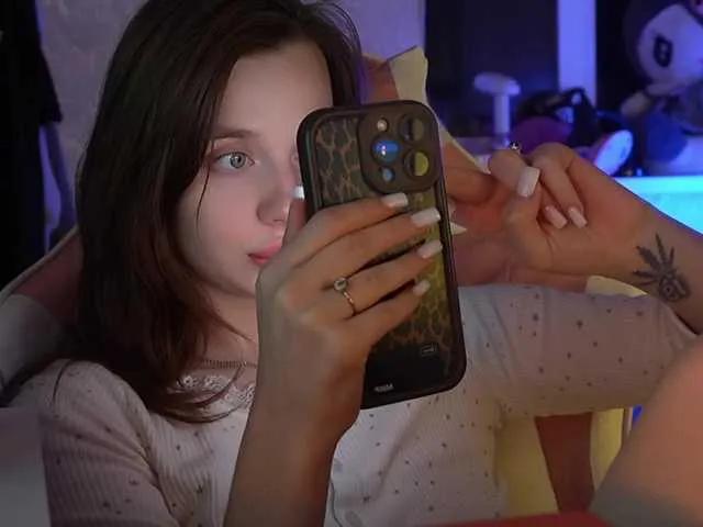 Offline MossiPolli on BongaCams