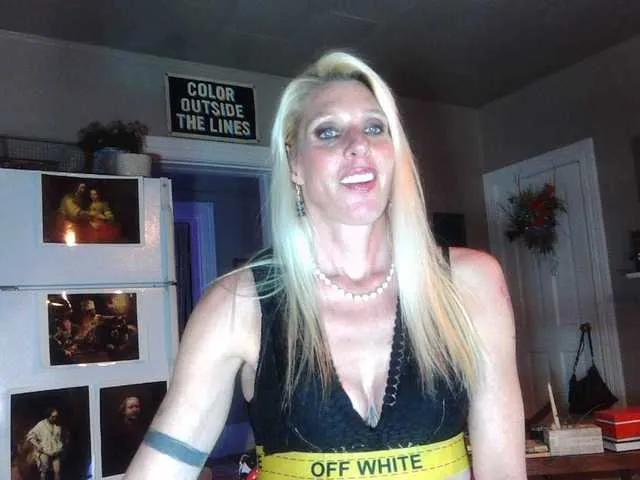 Offline mylfGlama on BongaCams