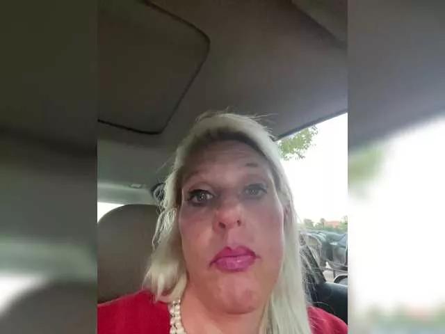 Offline mylfGlama on BongaCams