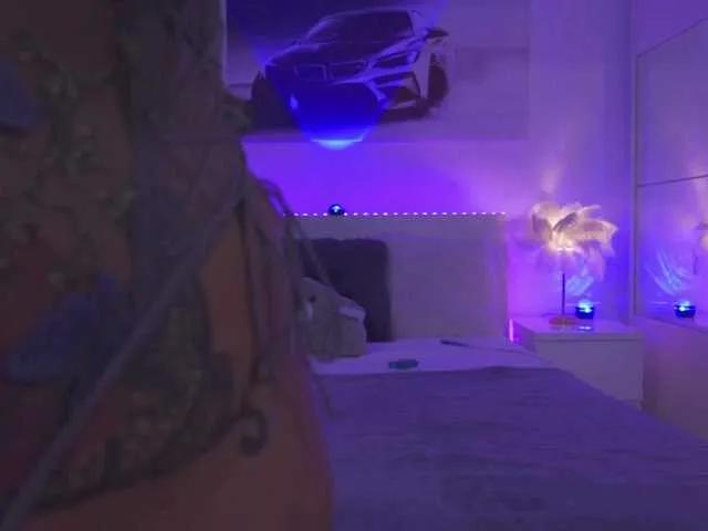 Freechat Oddetteblackk1 on BongaCams