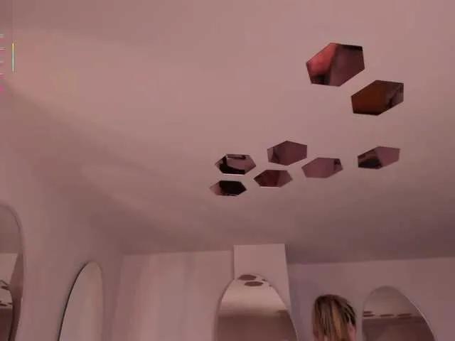 Offline PaulinaSantos1 on BongaCams