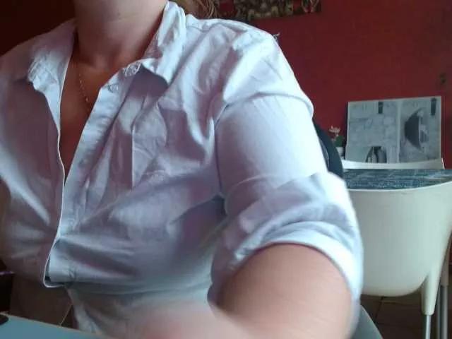 Offline Petitoiseaucoquine on BongaCams