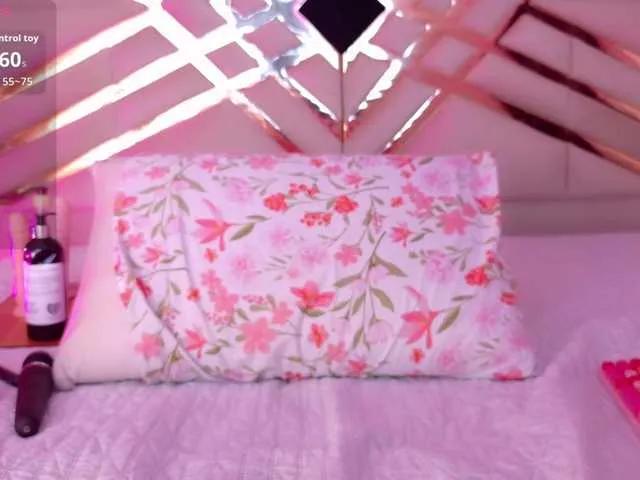 Freechat playfulcurvy on BongaCams