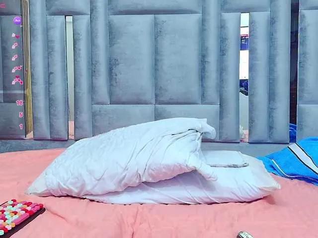 Freechat playfulcurvy on BongaCams