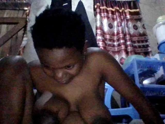 Freechat PrettyBelly on BongaCams