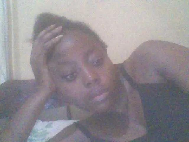 Freechat PrettyG on BongaCams