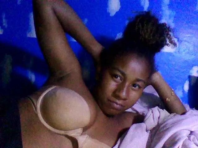 Offline Raharisexy on BongaCams