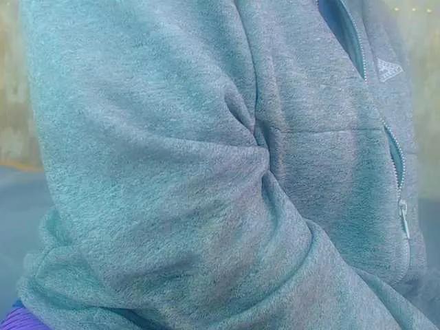 Offline Ravenlip on BongaCams