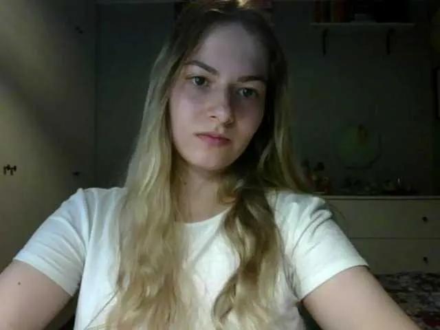 Offline RosieJune on BongaCams